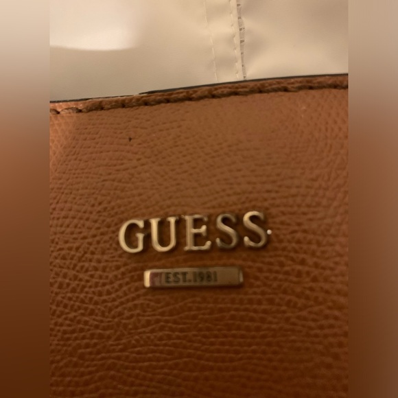 VINTAGE (Y2K) AUTHENTIC GUESS EST 1981 HANDBAG/SHOULDER BAG COGNAC/BROWN - Picture 1 of 13